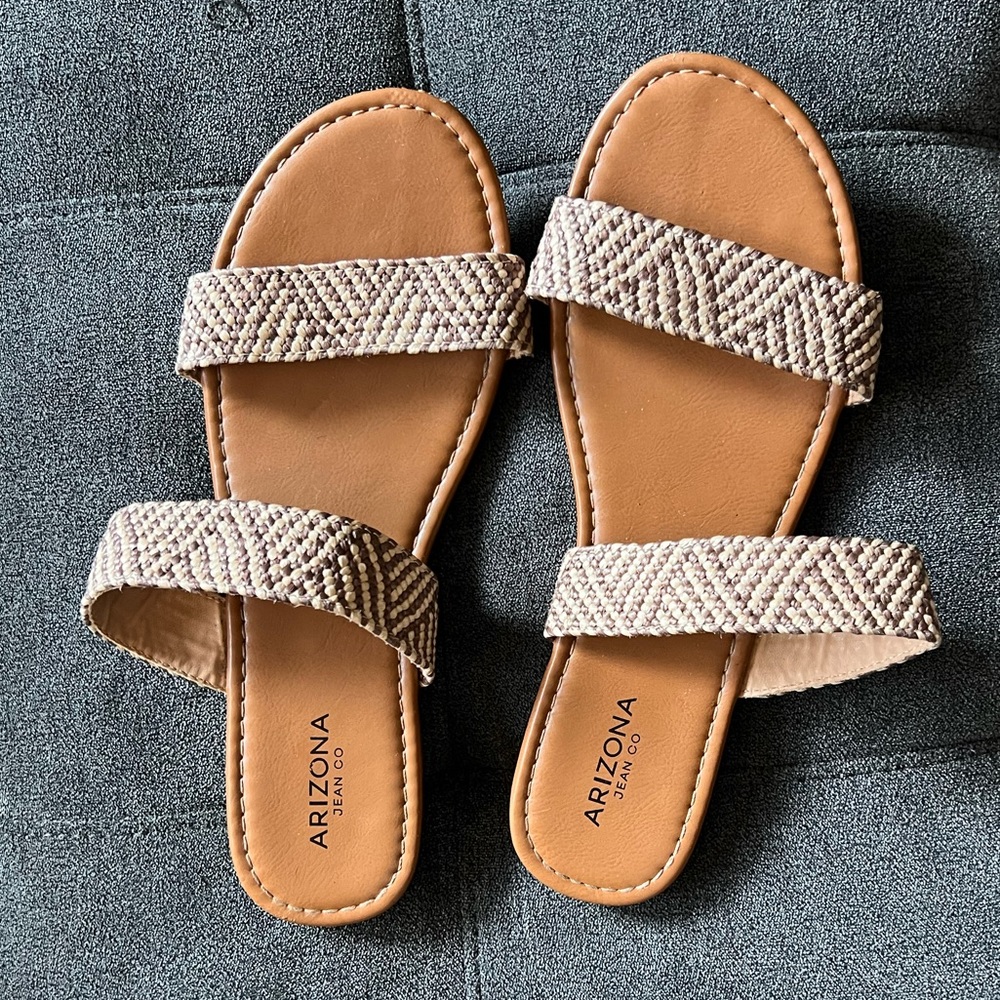 Arizona Size 10 sandals